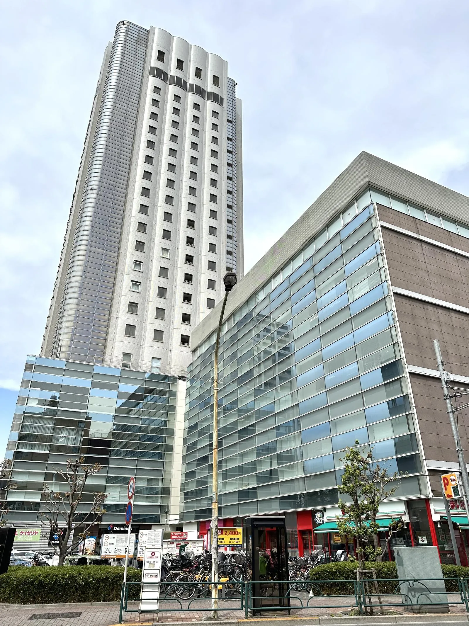 HUNDRED CIRCUS East Tower